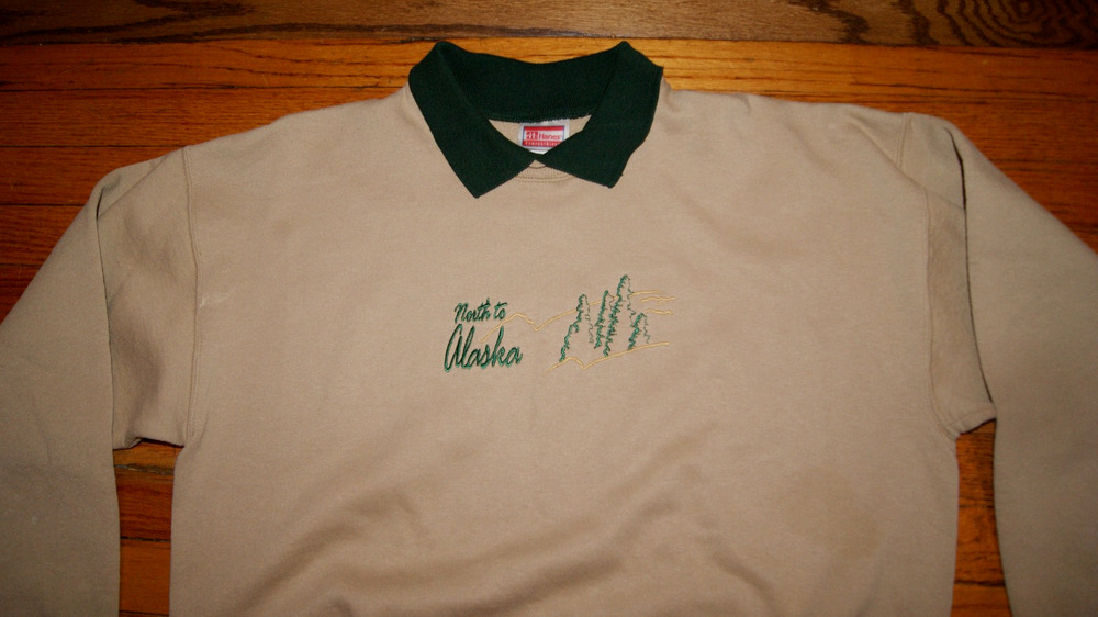 Vintage Y2K North To Alaska Tan Green Collar Sweatshirt Size Large Embroidered